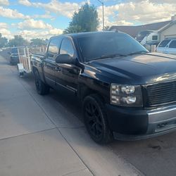 2007 Chevrolet Silverado and traila