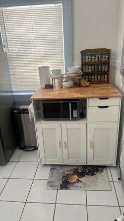 Moveable kitchen island with power outlet