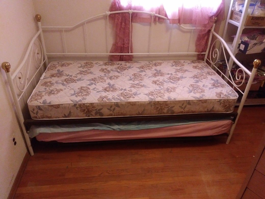 White metal twin day bed with pop up trundle for sale