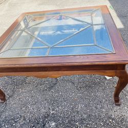 Traditional style heavy duty coffee table