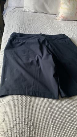 Navy blue size 38 lululemon man’s shorts