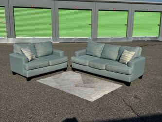 FREE DELIVERY AND INSTALLATION - Beautiful 2-Piece Sofa & Loveseat Set β Like New