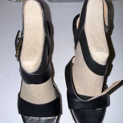 Soft platform style sandals Size 7