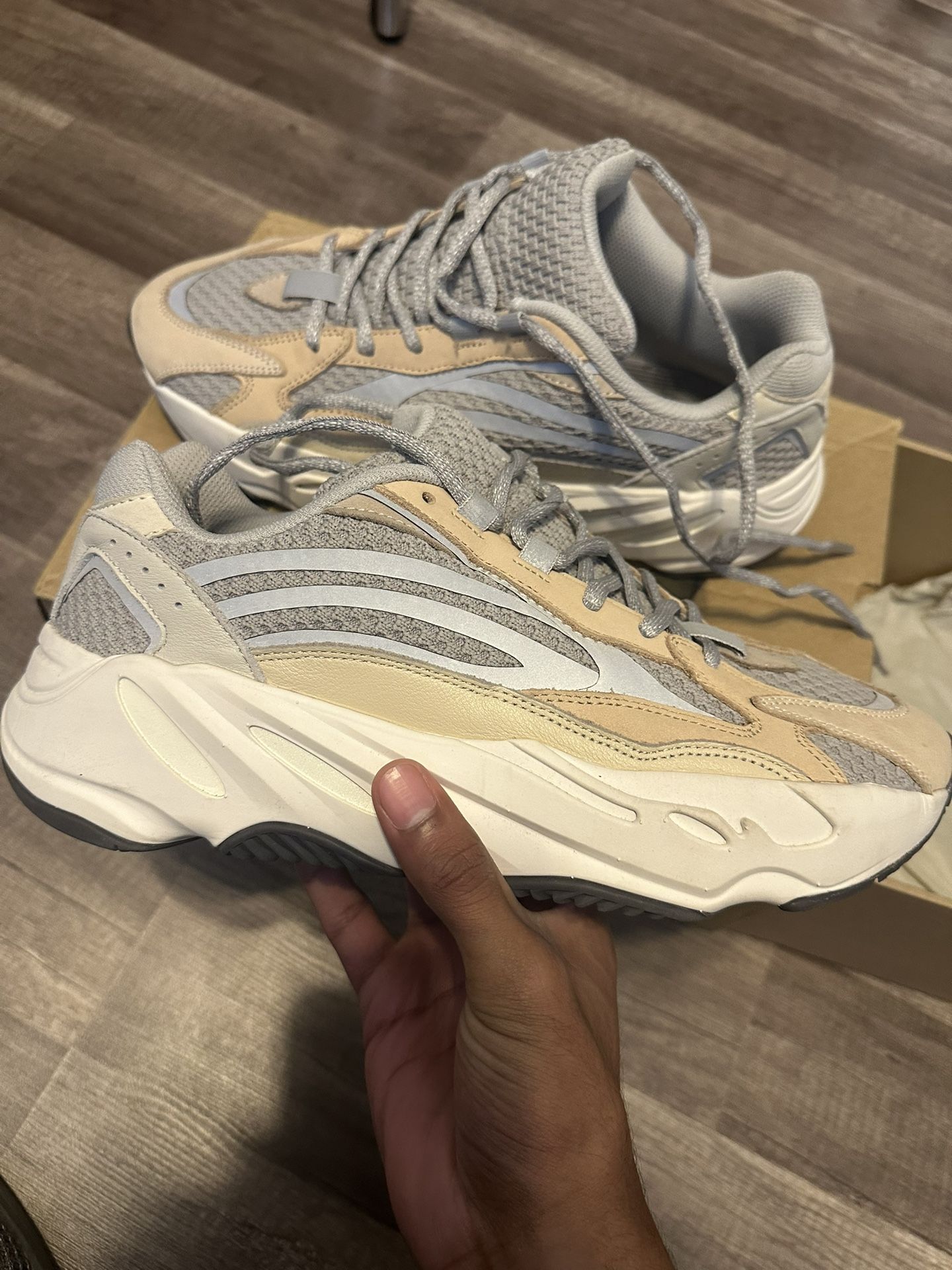 Yeezy 700 V2