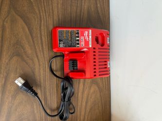 Milwaukee M12/M18 Battery Charger