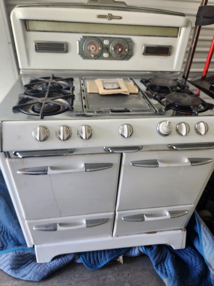 O\'KEEFE &MERRITT STOVE  1950s. 1960s 