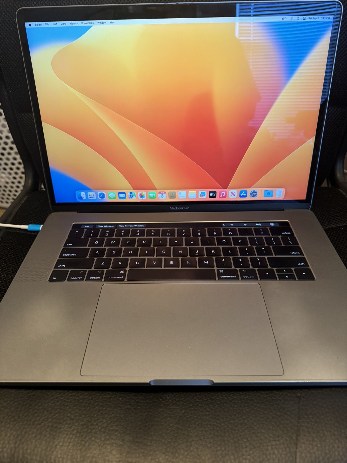 MacBook Pro 2017 i7 (15-inch) w/ Touch Bar 16GB 256 GB SSD