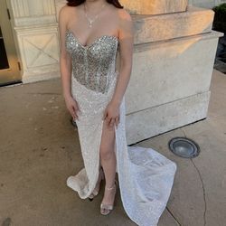 PORTIA & SCARLETT prom/special event Dress.. color ivory/silver