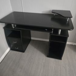 Black Desk