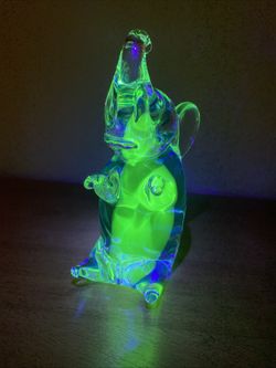 Vintage Vincenzo Nason Murano Uranium Vaseline Glass Sitting Elephant w/ Sticker