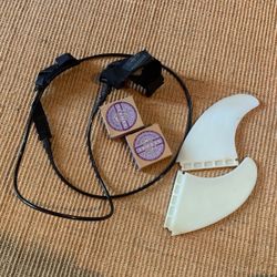 Destination Surf Leash 5 Ft, 2 Futures T1 512 Fins & Mr. Zogs Sex Wax Coconut