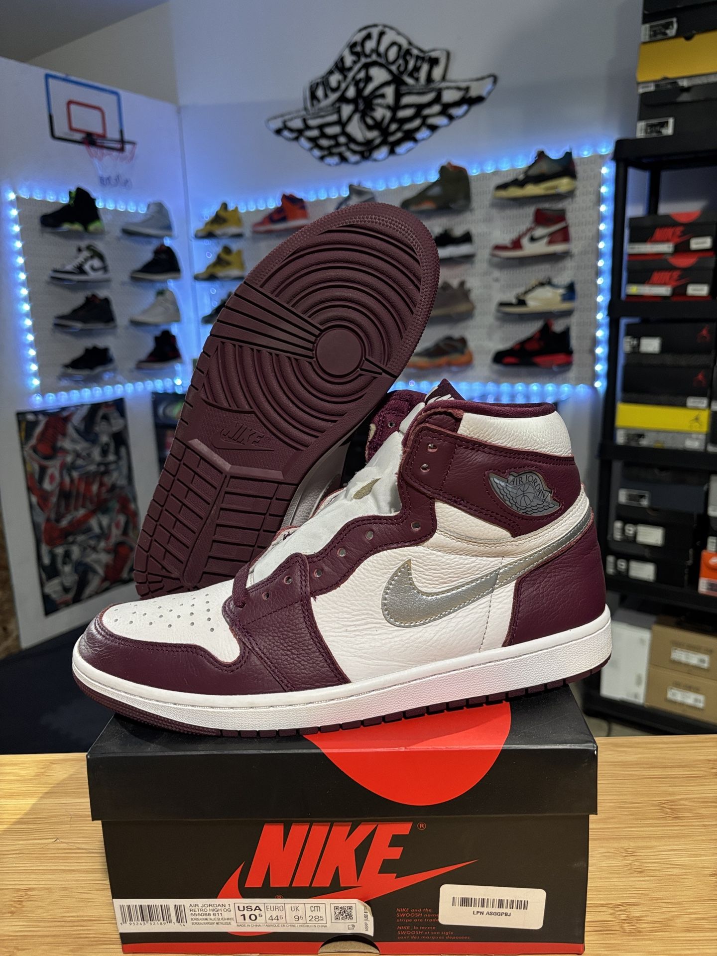 AIR JORDAN 1 RETRO “BORDEAUX” SIZE 10.5