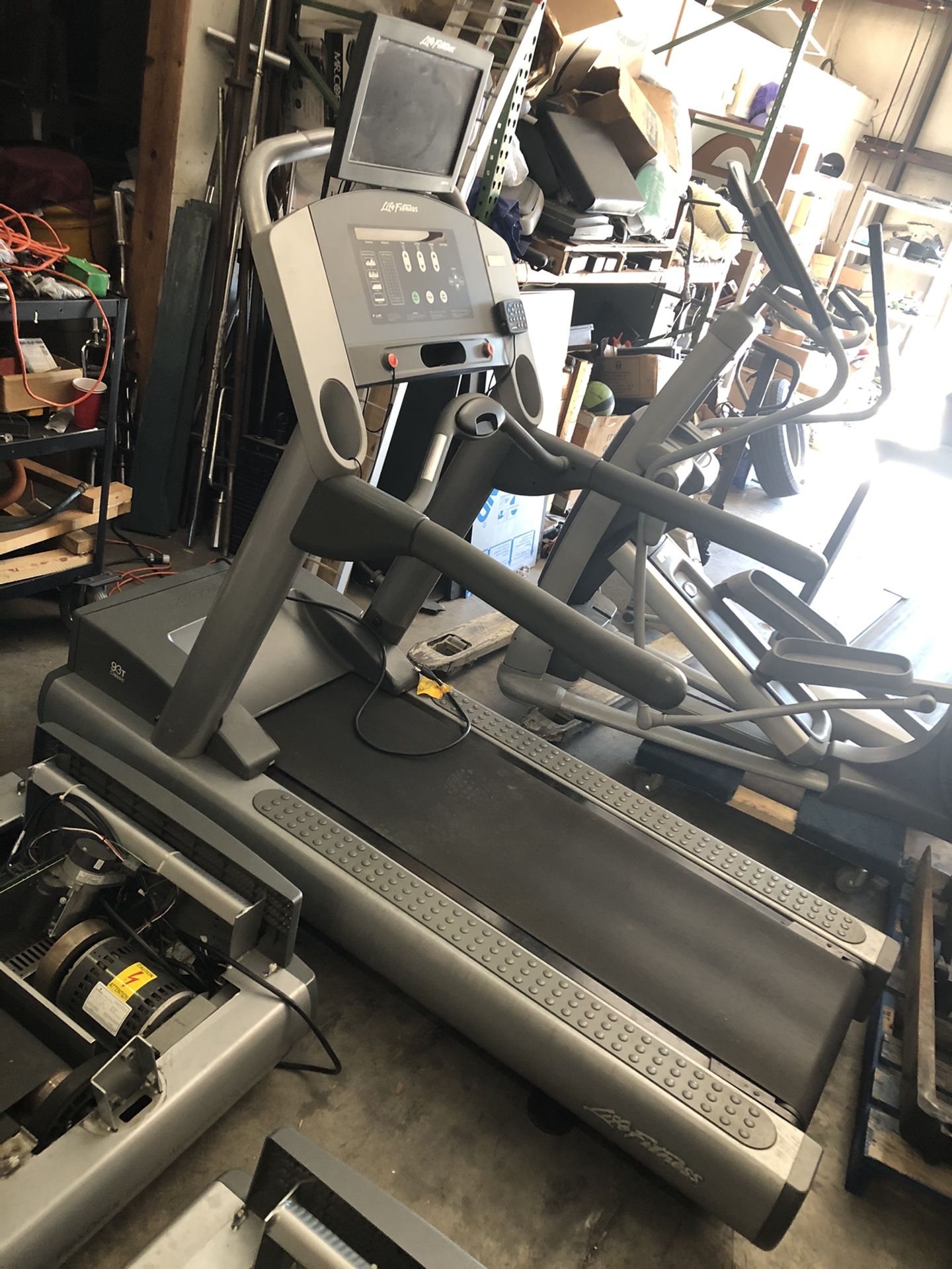 Life Fitness commercial treadmill model 93t Classic