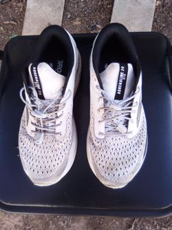 White Brooks Adrenaline GTS shoes size 9