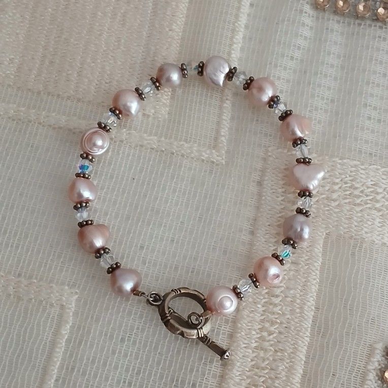 Pearl Bracelet with Crystals