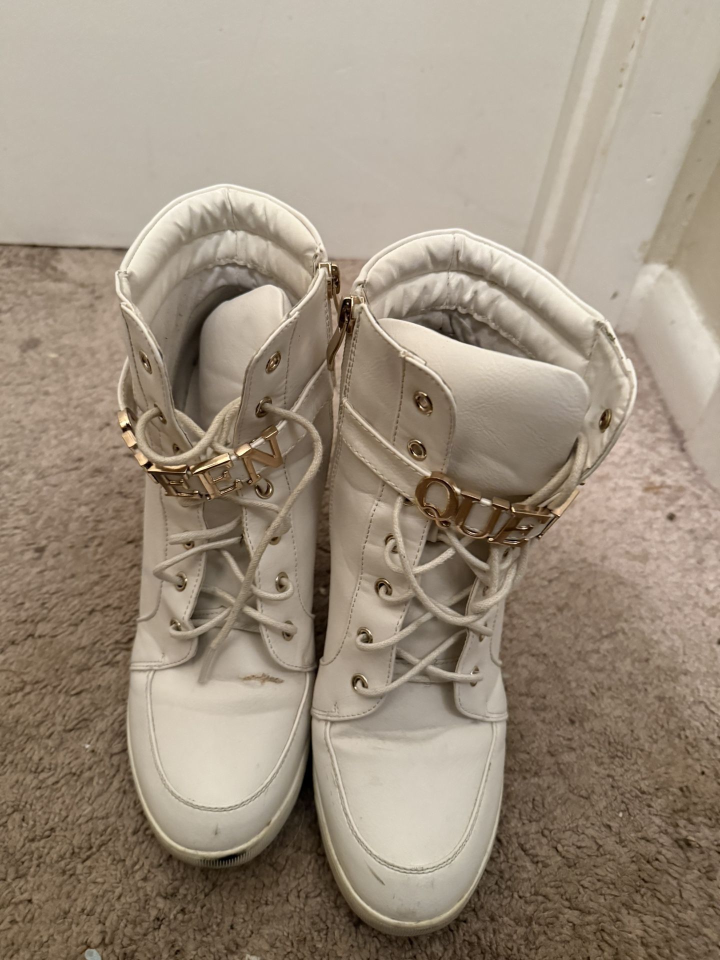 🤍 White Wedge Boots - Size 9.5W - 1.5" Hidden Wedge 🤍