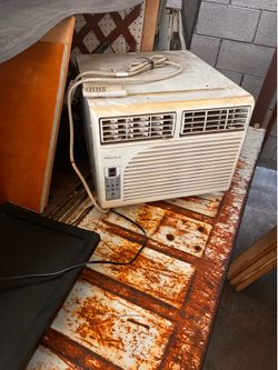 Ac wall unit 40$ blows cold great deal !!!!!