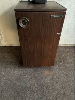 Small Dorm/Studio Fridge