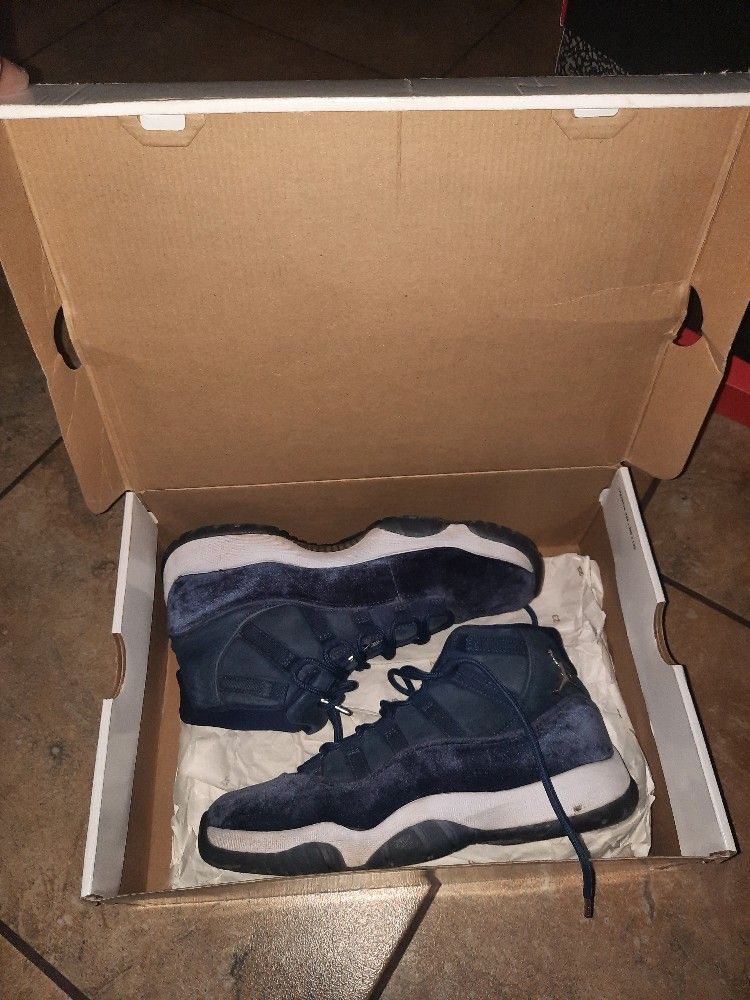 Jordan 11 Retro Midnight Navy WMNS 9