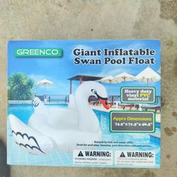 GIANT INFLATABLE  SWAN POOM FLOAT