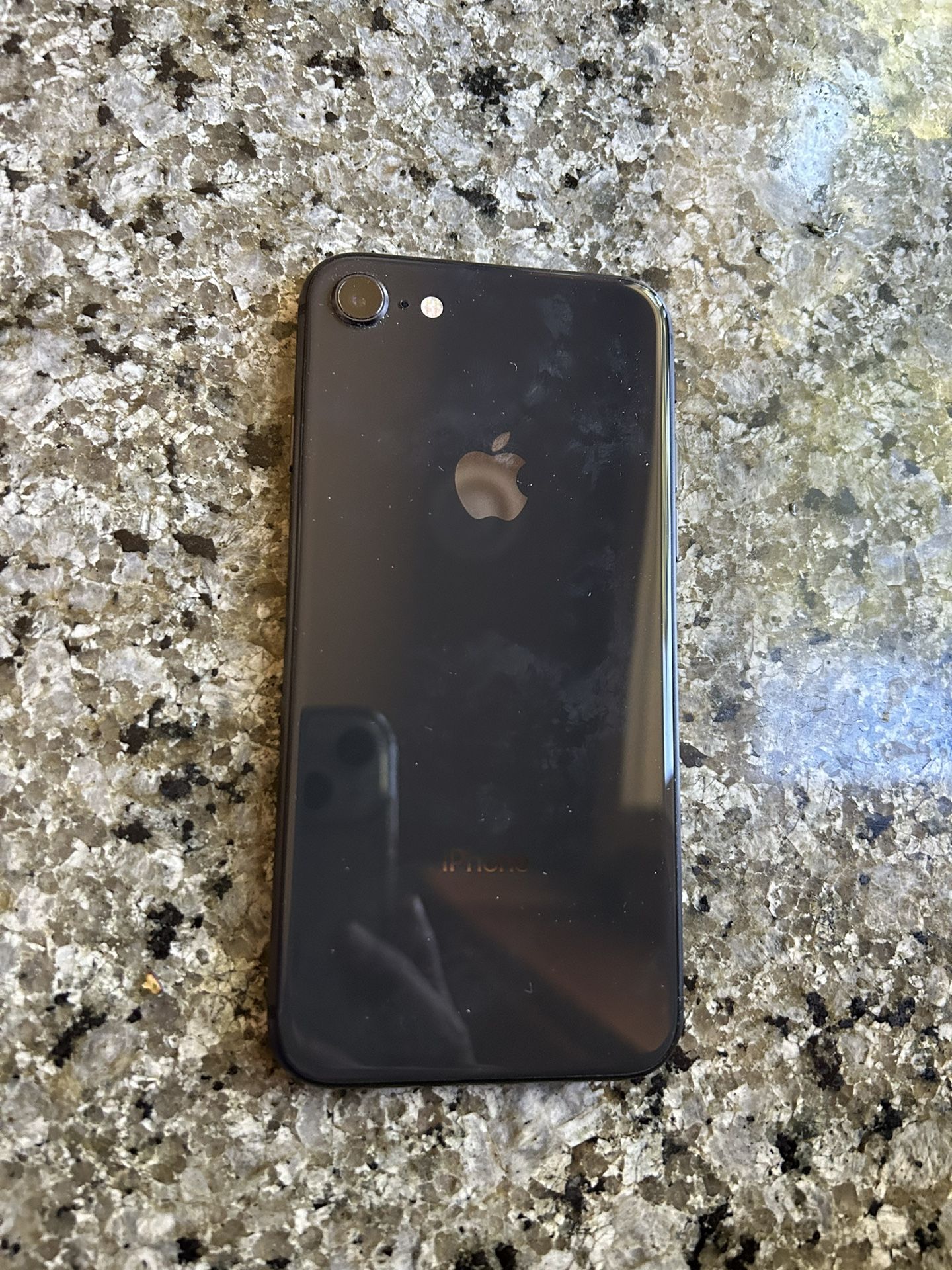 iPhone 8 64gb Unlocked NO SIM RESTRICTIONS