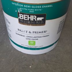 BEHR PAINT & PRIMER 3050