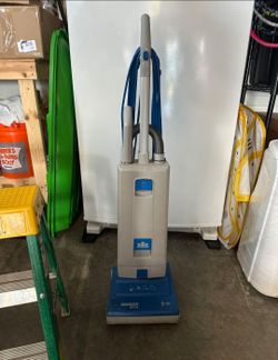 Windsor Sensor XP12 Commerical Vacuum