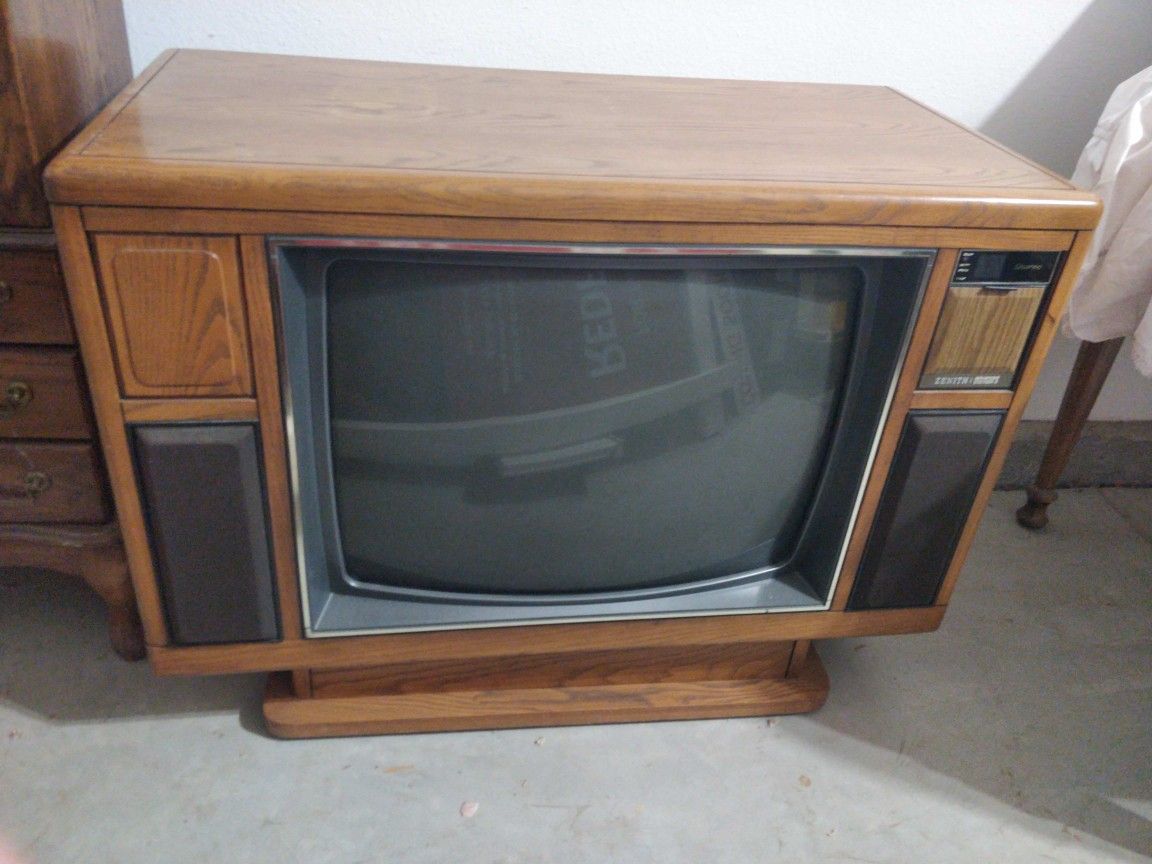 Zenith advanced SYSTEM 3 color console TV with remote