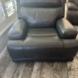 Zero Gravity Recliner