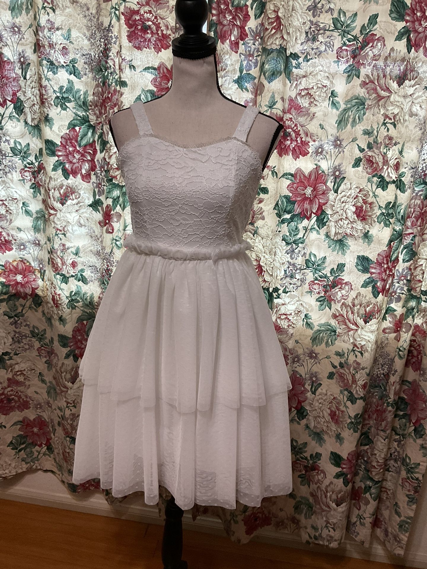 #257-White High-Low Dress. Brand Name: Speechless Kids. Size: 12-Kids.