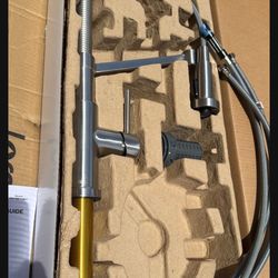 GKACIER BAY SPRING NECK STAINLESS KITCHEN FAUCET NEW