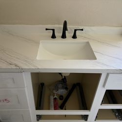 Viviano Quartz Countertop Slab