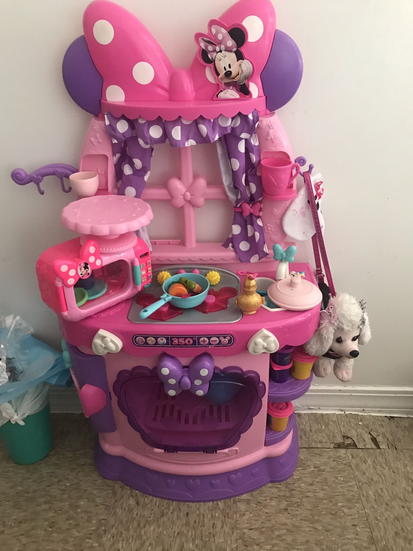 Minnie Mouse Kitchen with microwave and appliances