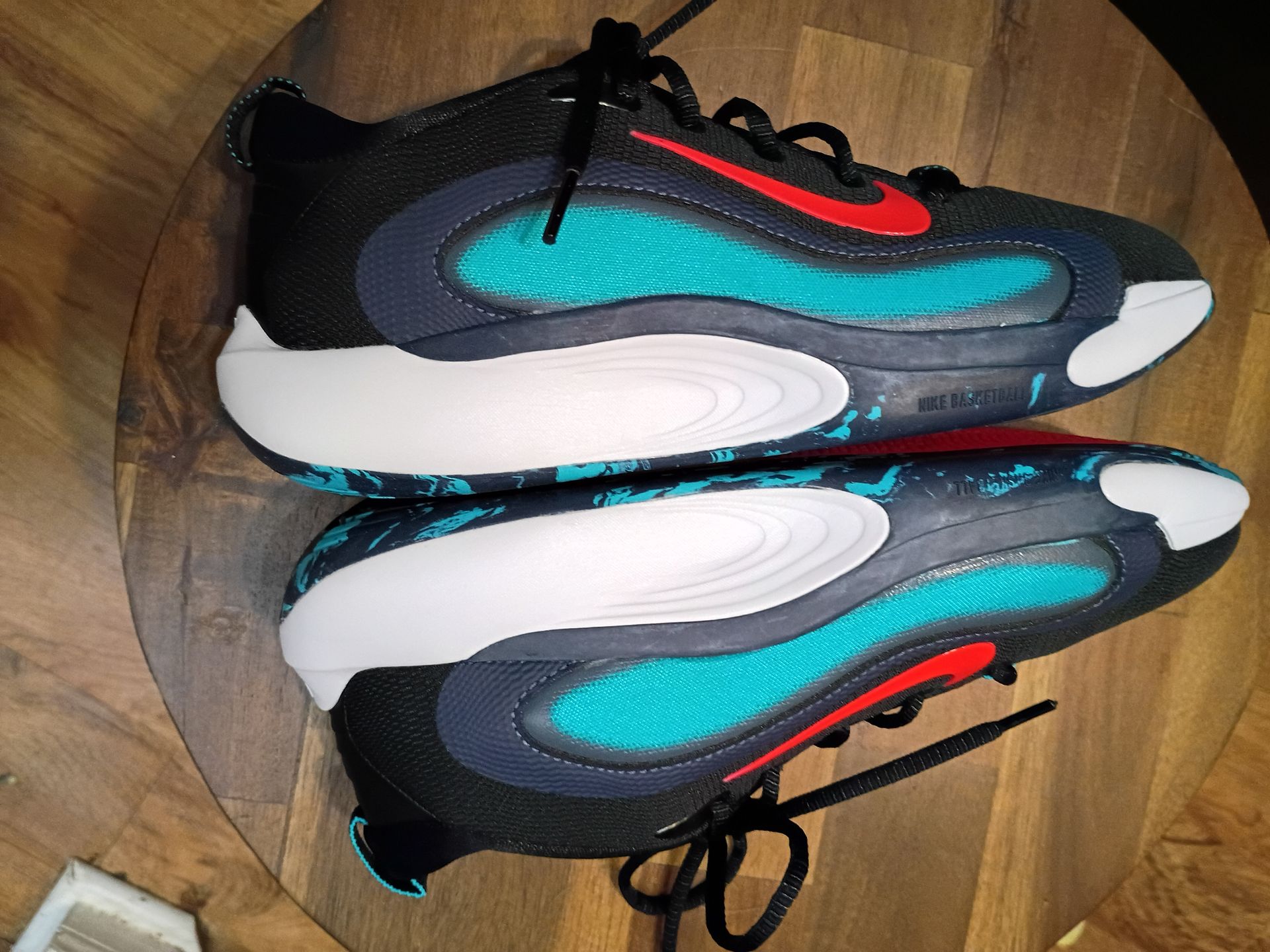 Size 7Y Nike Isofly Basketball Shoes