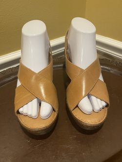 Super Cute Women’s Born Sandals