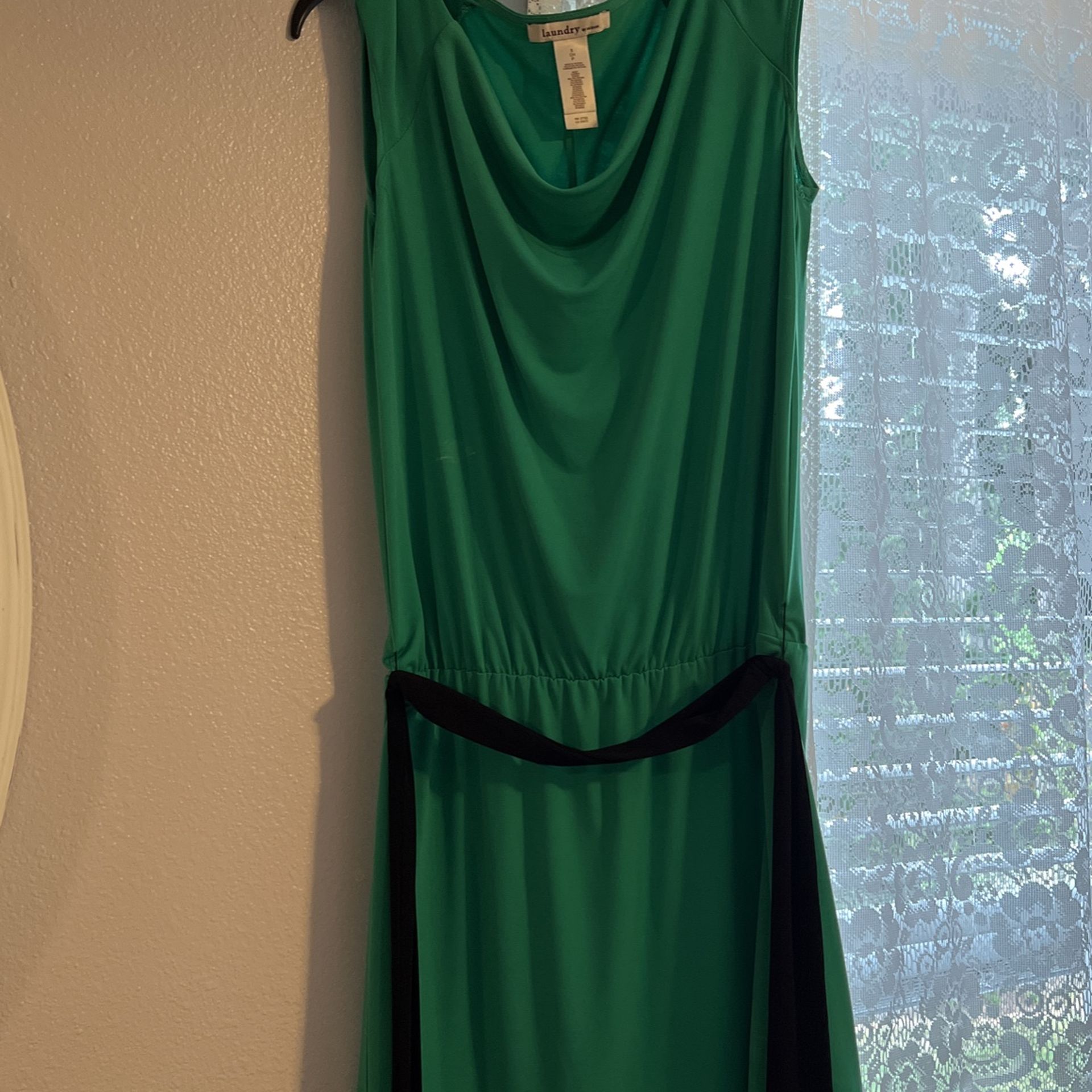 Women’s dress size small