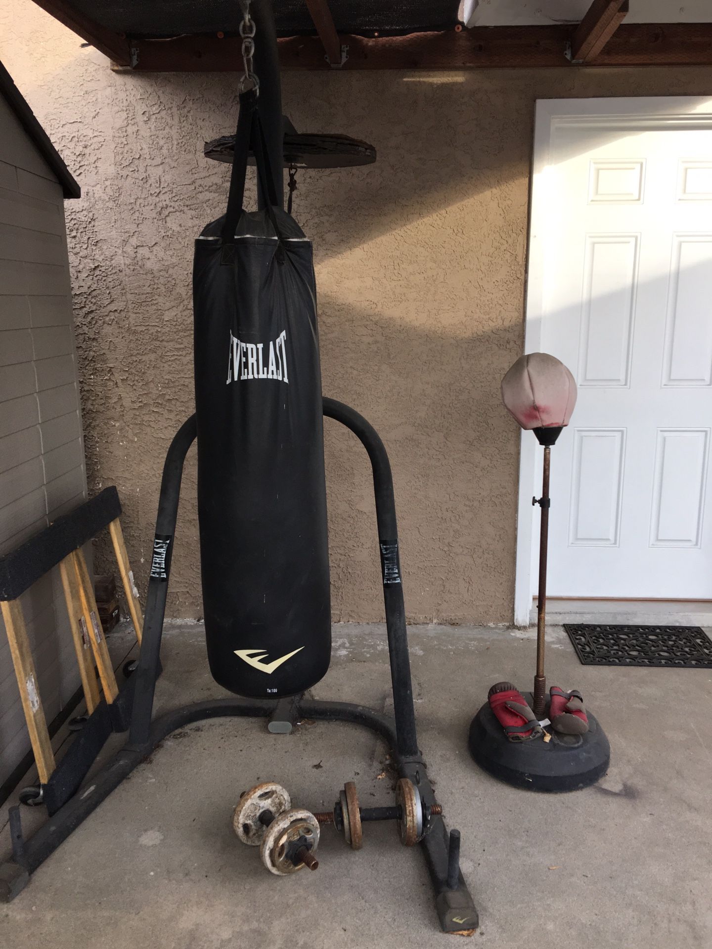 Boxing equipment set