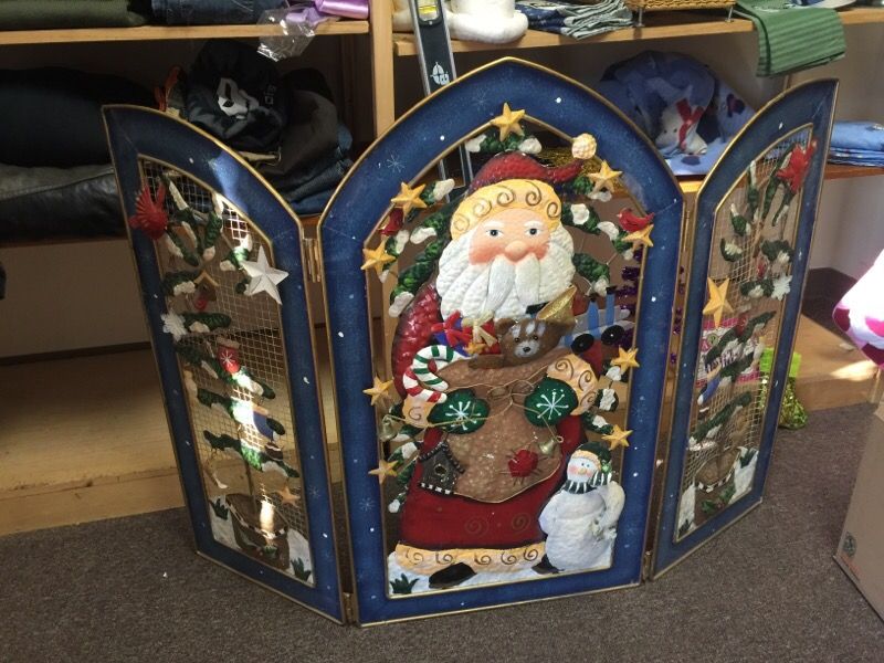 Gorgeous Santa Christmas fireplace screen huge three dimensional handpainted amazing detail tallest point measures 3 feet sides fold in for an easy f