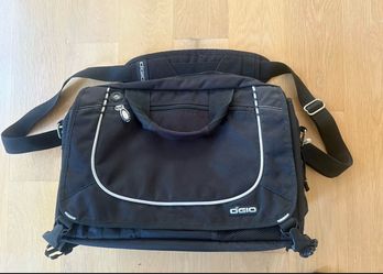 Black OGIO Computer Laptop Messenger Bag/Briefcase, Black