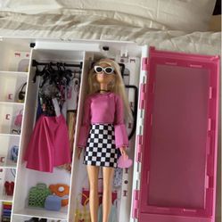 Barbie And Case/clothes