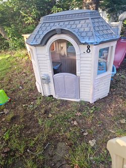 Prices firm.. children's cute cottage playhouse