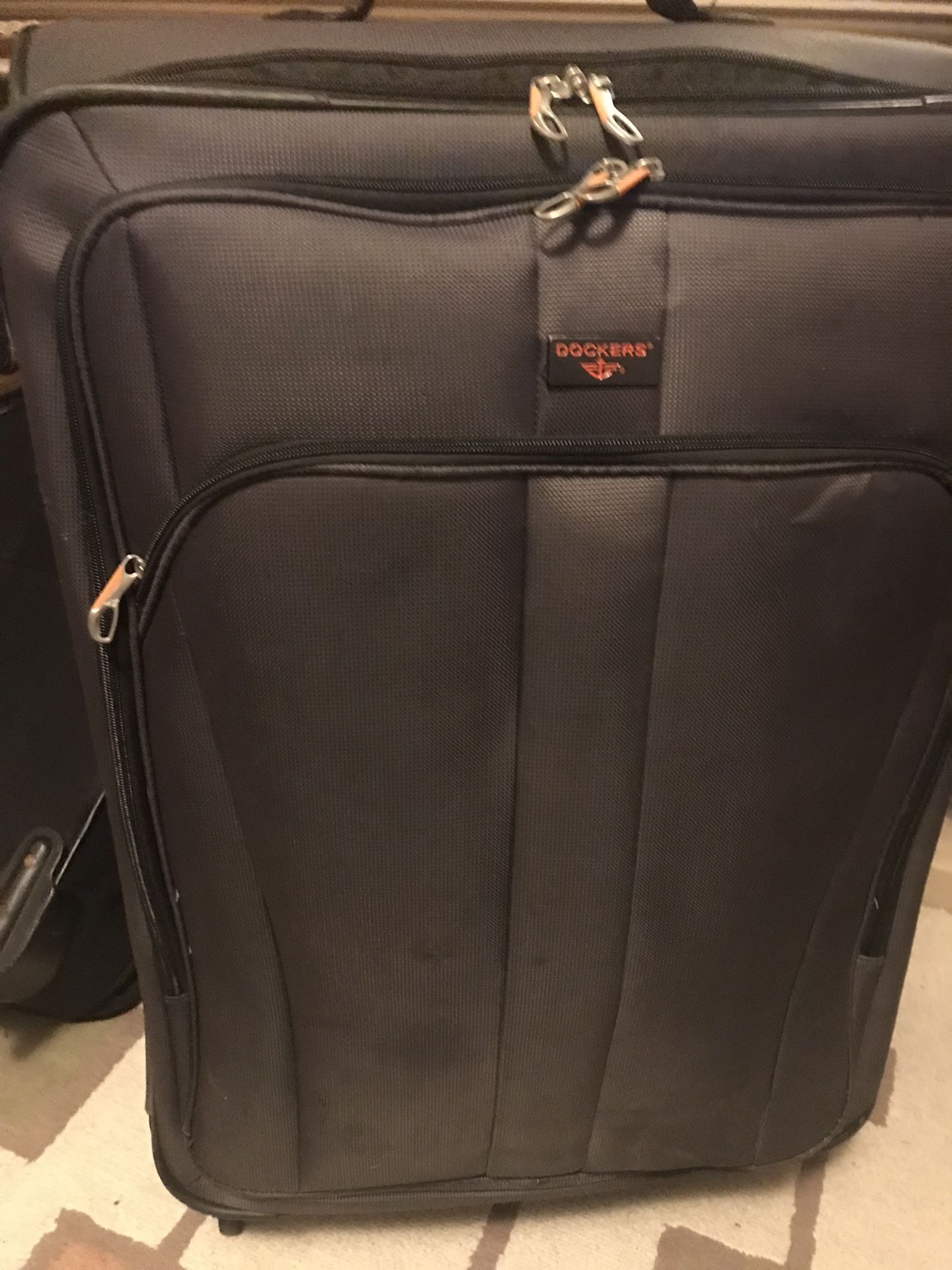 Black 4 Wheels Rotating Luggage