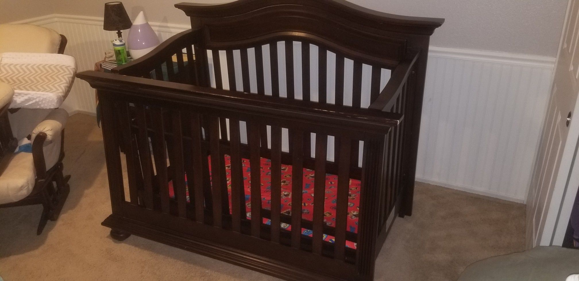 Baby / toddler crib and mattress