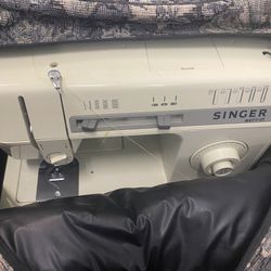 Singer Sewing Machine 