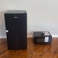 Galanz Refrigerator And Mainstay Microwave  