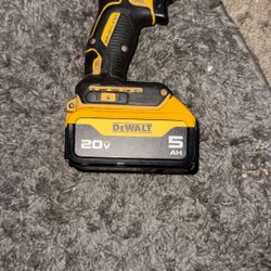 Dwalt Impact Drill With Battery 