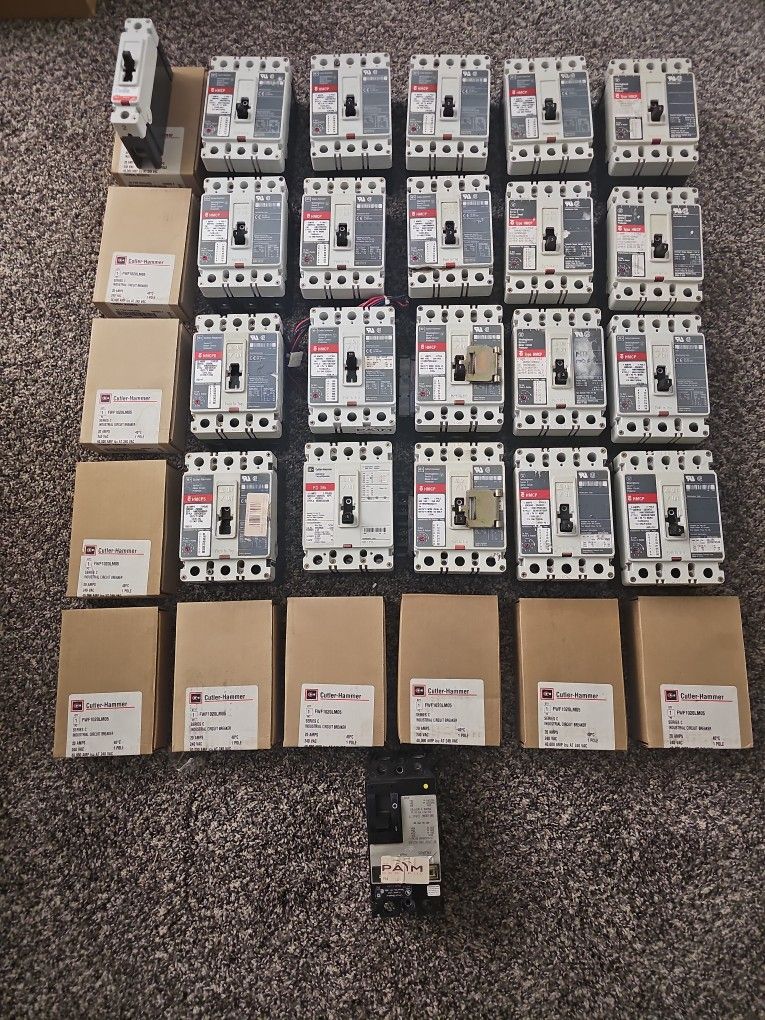 CUTLER HAMMER BREAKERS 31 PC Business equipment