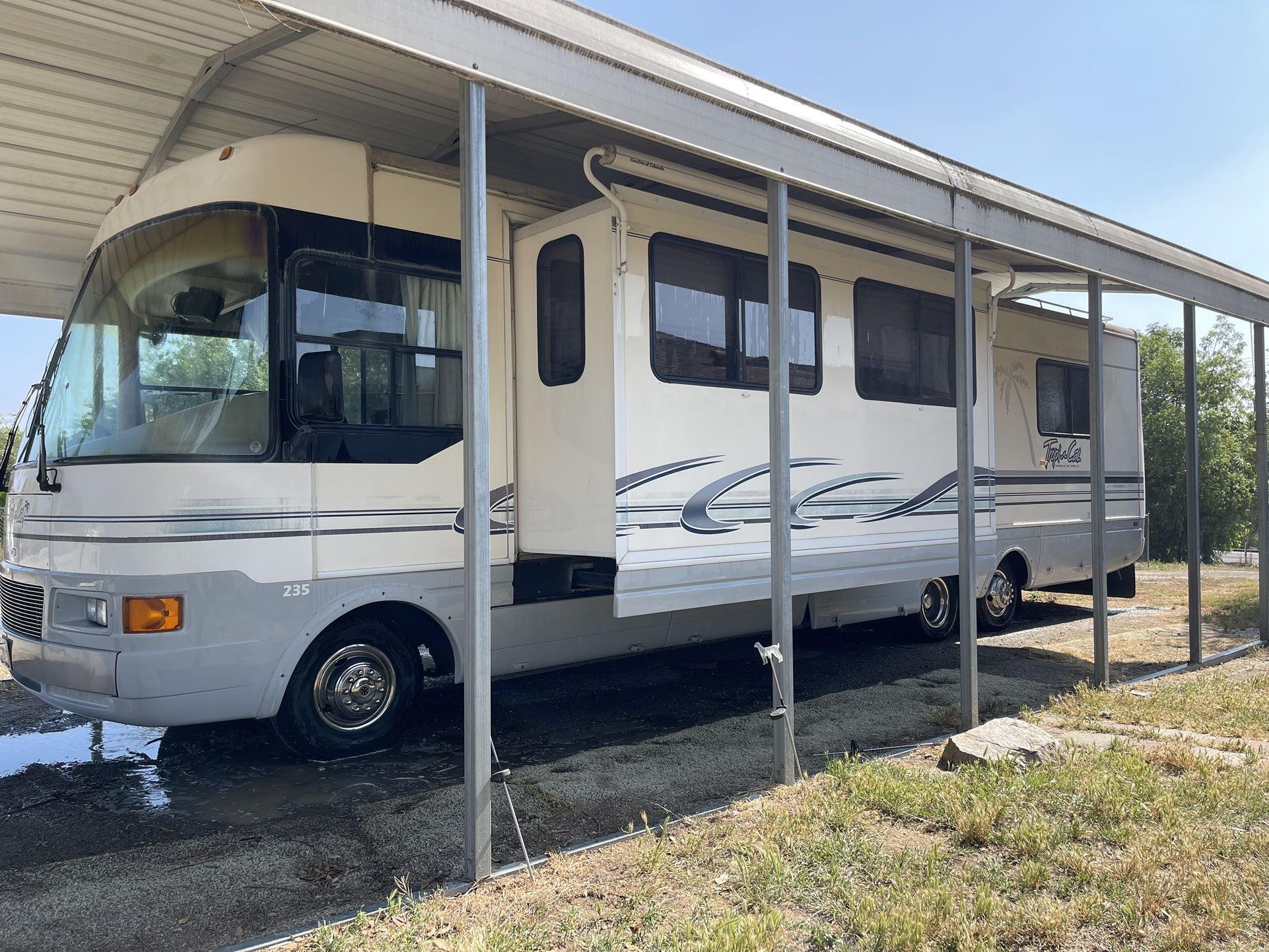 1998 TropiCal 35ft Motorhome With Super Slide for Sale in Riverside