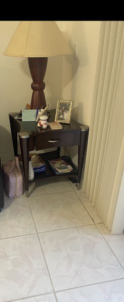 2 End Tables with Matching Lamps