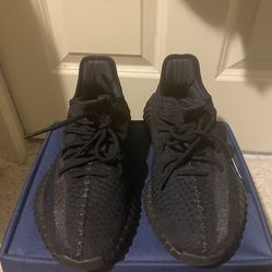 Yeezy 350 Onyx  size 7 with box